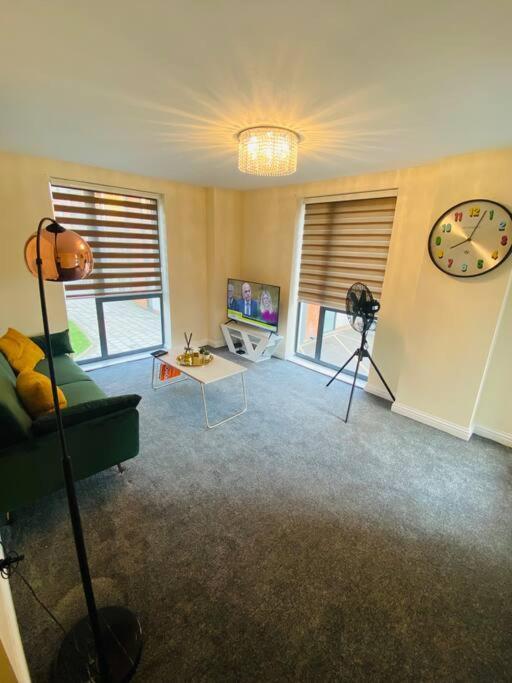Edgware Beautiful And Modern 2 Bedroom Flat In Colindale מראה חיצוני תמונה
