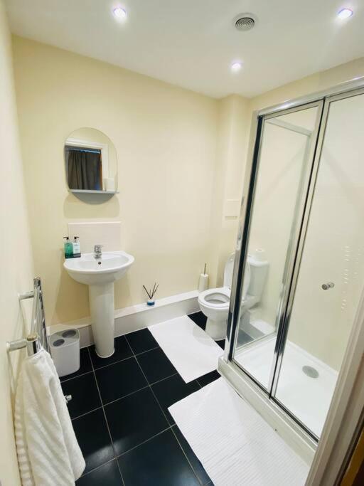 Edgware Beautiful And Modern 2 Bedroom Flat In Colindale מראה חיצוני תמונה